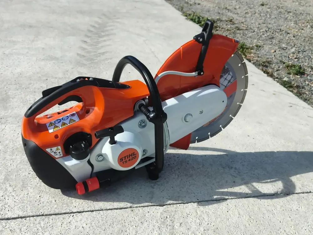 Tronçonneuse thermique à béton